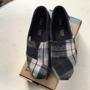 Toms Black/White Plaud